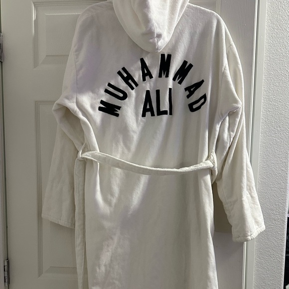 wornfree Other - MUHAMMAD ALI’s 70th ANNIVERSARY TRIBUTE ROBE- WHITE HOODED ROBE UNISEX-L